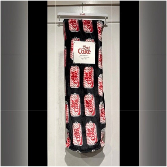Viral Diet Coke Christmas Blanket - Picture 1 of 4